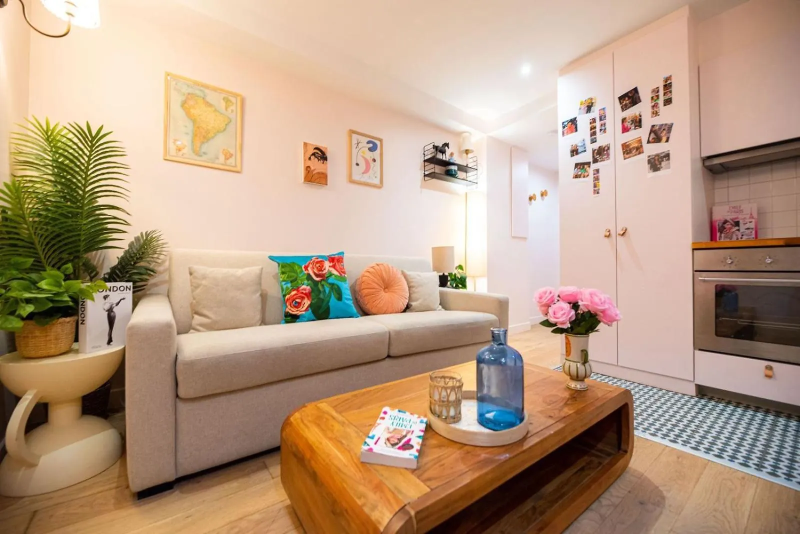 Vivez Le Paris D'Emily In Paris Apartment