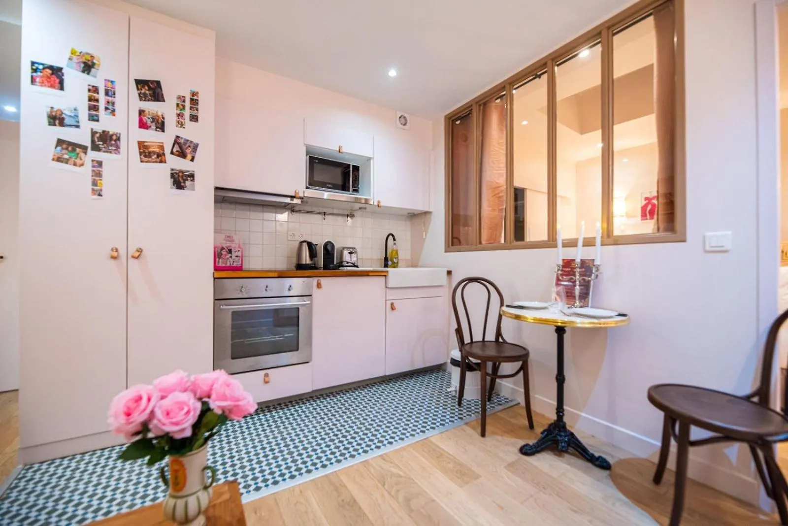 Vivez Le Paris D'Emily In Paris Apartment