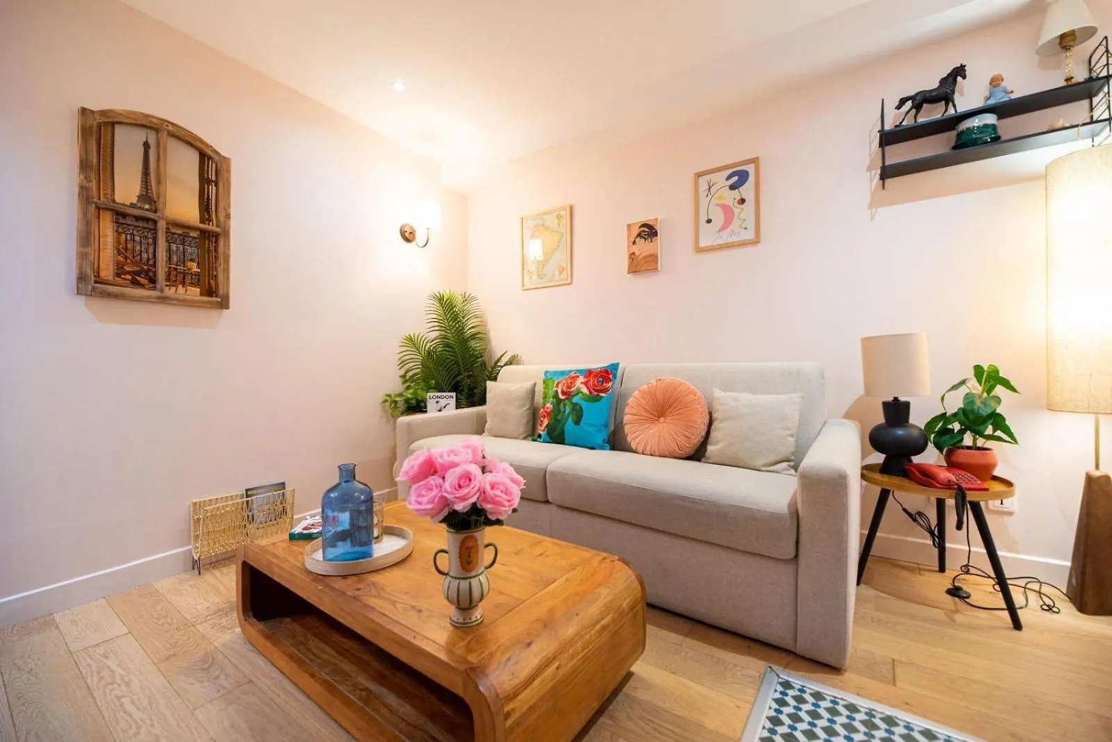 Vivez Le Paris D'Emily In Paris Apartment