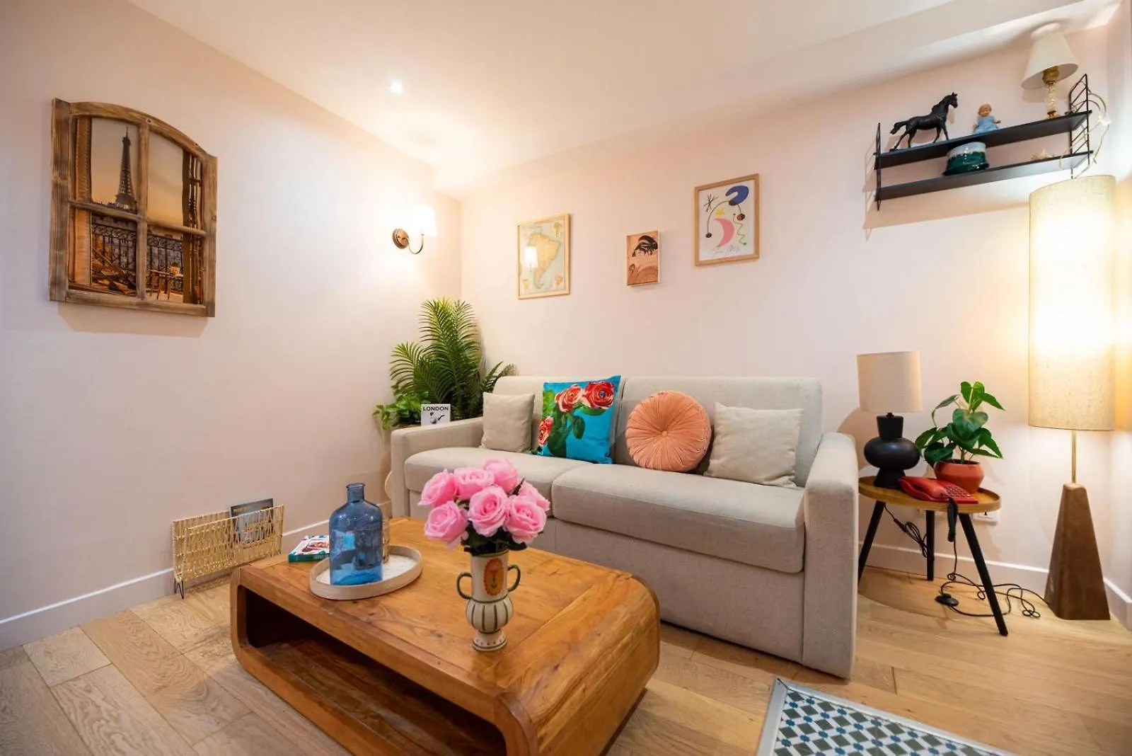 Vivez Le Paris D'Emily In Paris Apartment