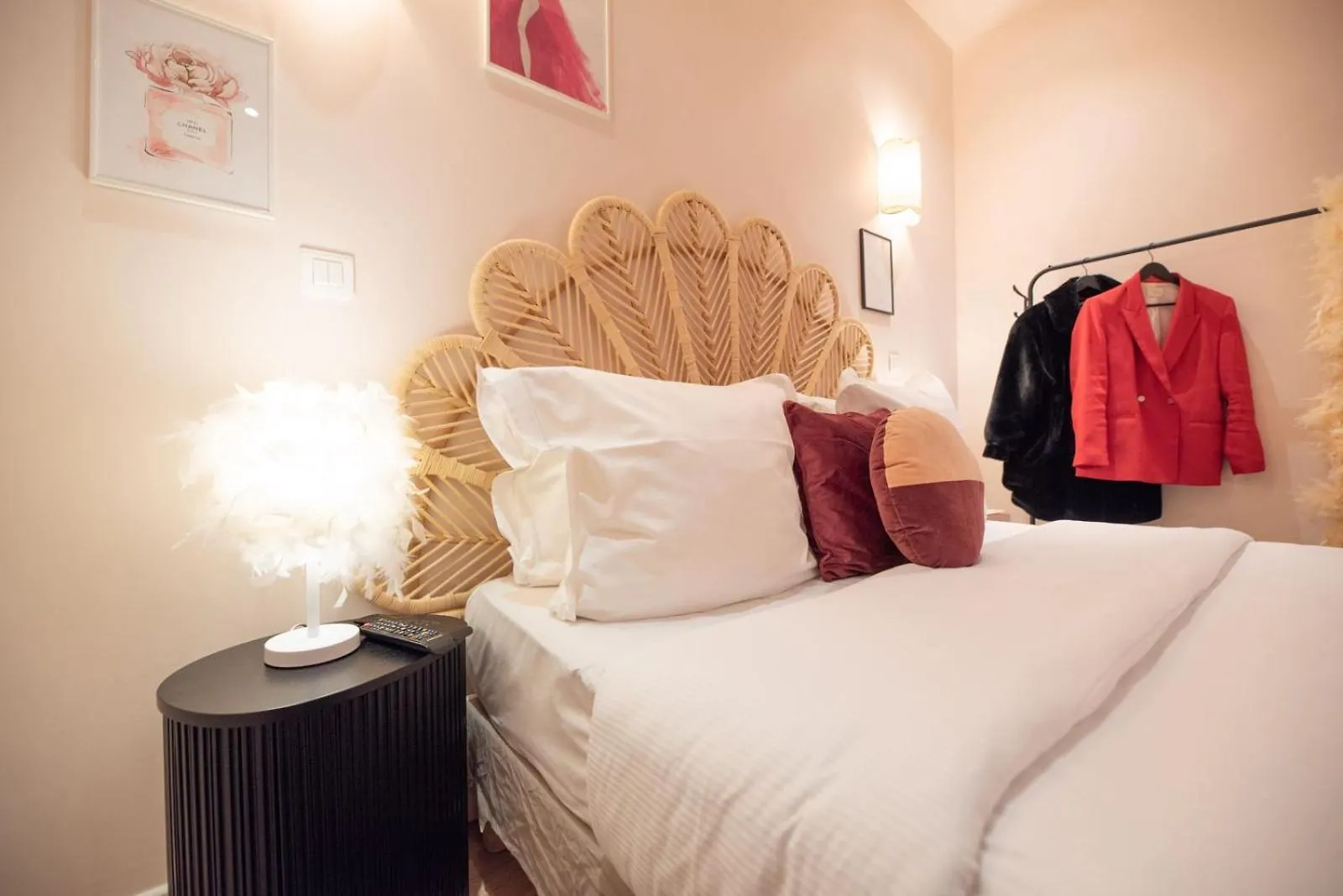 Vivez Le Paris D'Emily In Paris Apartment